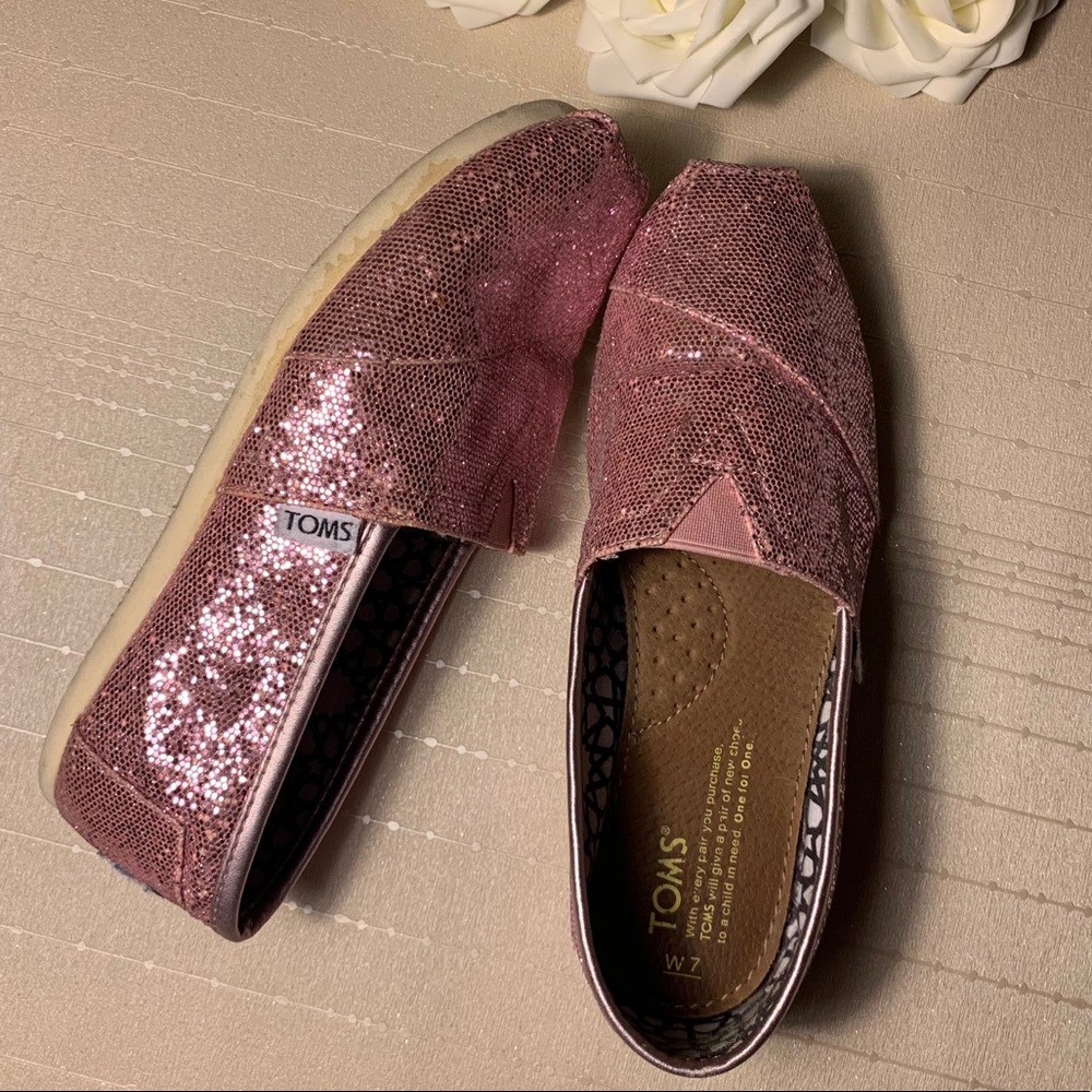 Toms Canvas Slipon Shoe in Pink Glitter